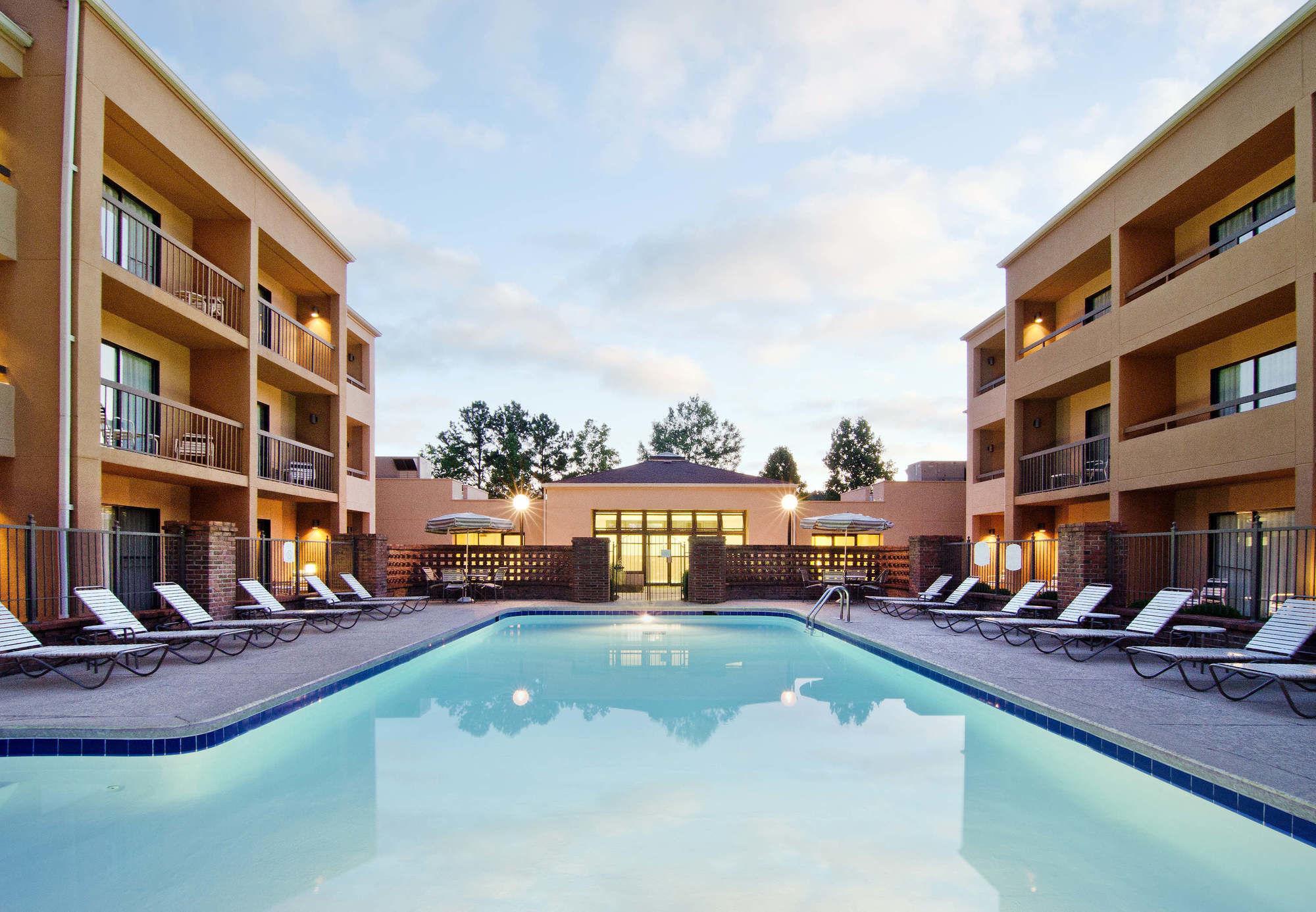 Courtyard By Marriott Huntsville University Drive מראה חיצוני תמונה
