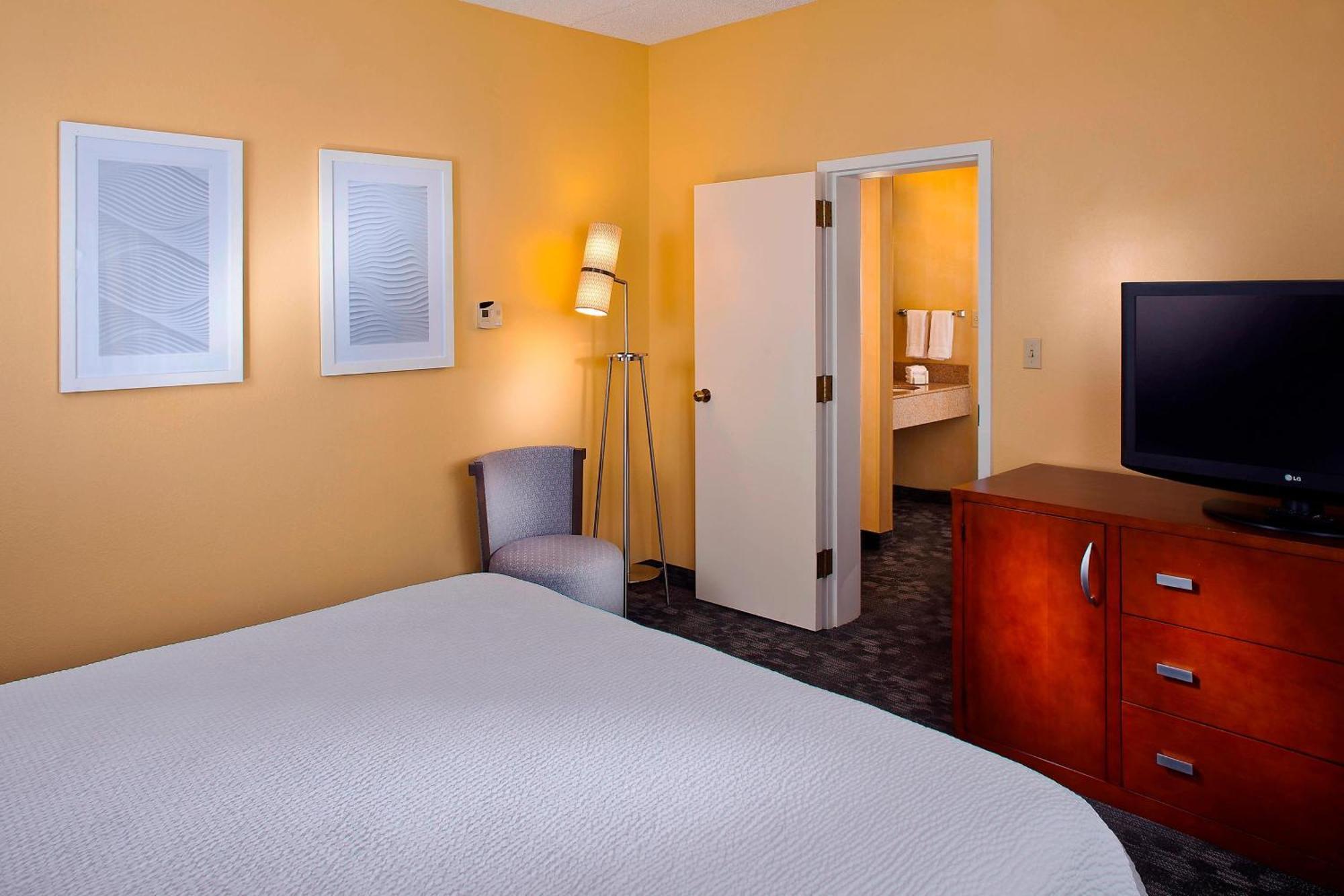 Courtyard By Marriott Huntsville University Drive מראה חיצוני תמונה