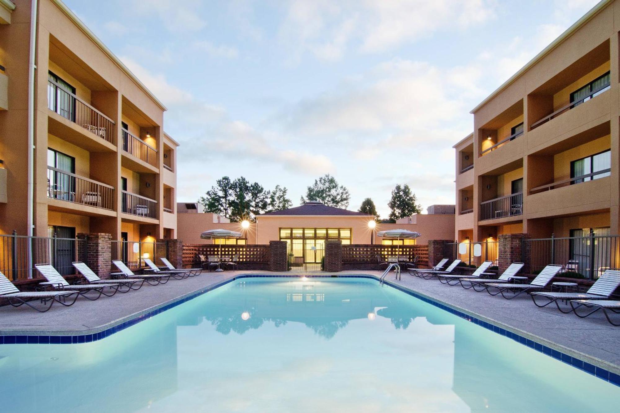 Courtyard By Marriott Huntsville University Drive מראה חיצוני תמונה