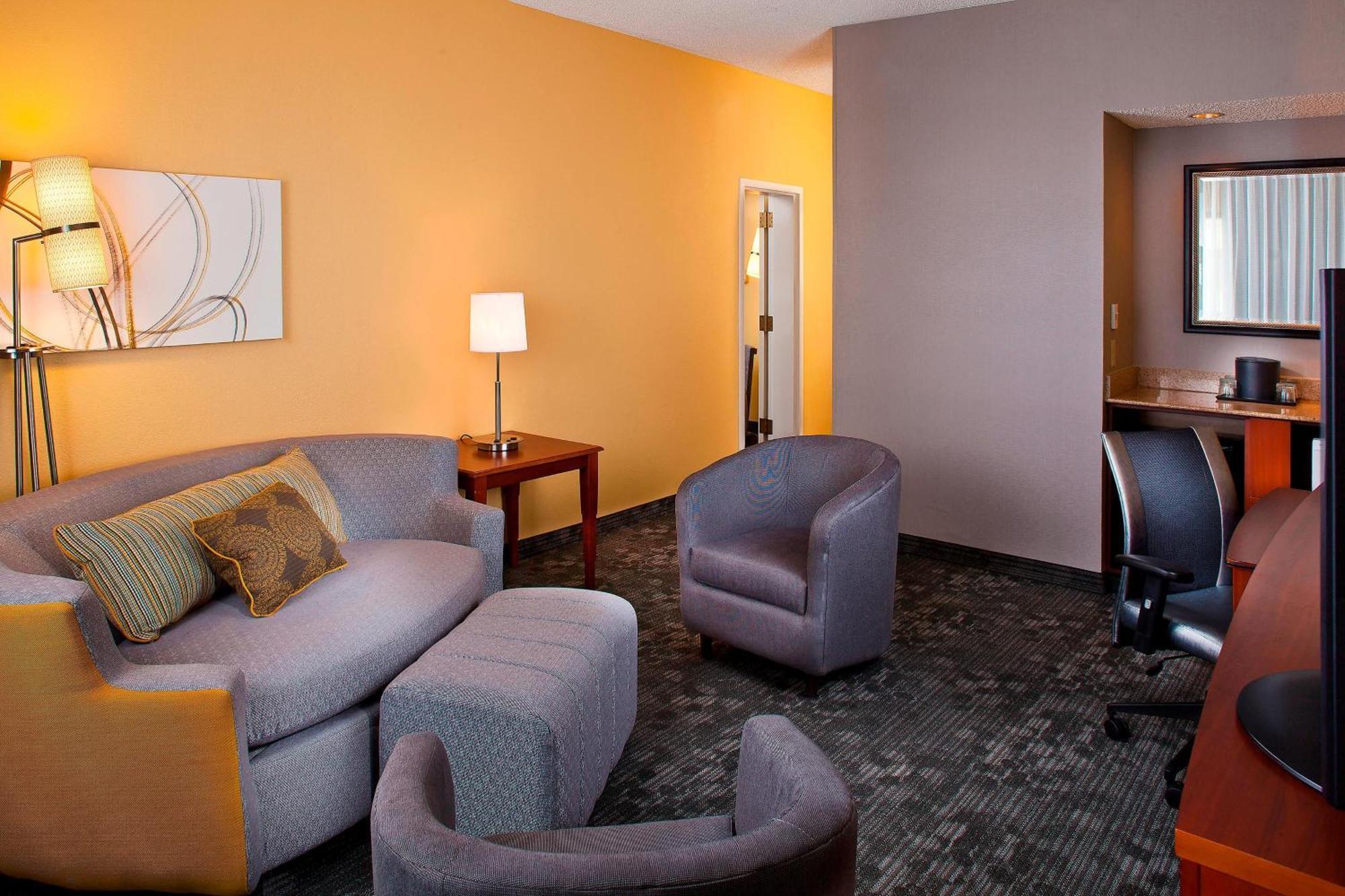 Courtyard By Marriott Huntsville University Drive מראה חיצוני תמונה