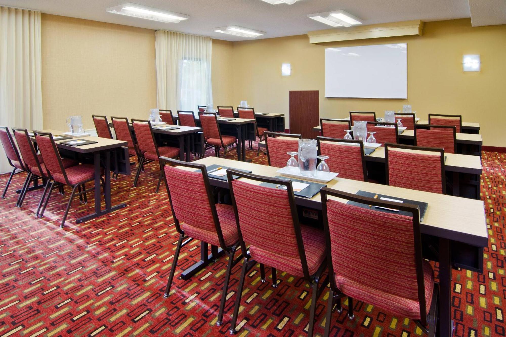 Courtyard By Marriott Huntsville University Drive מראה חיצוני תמונה