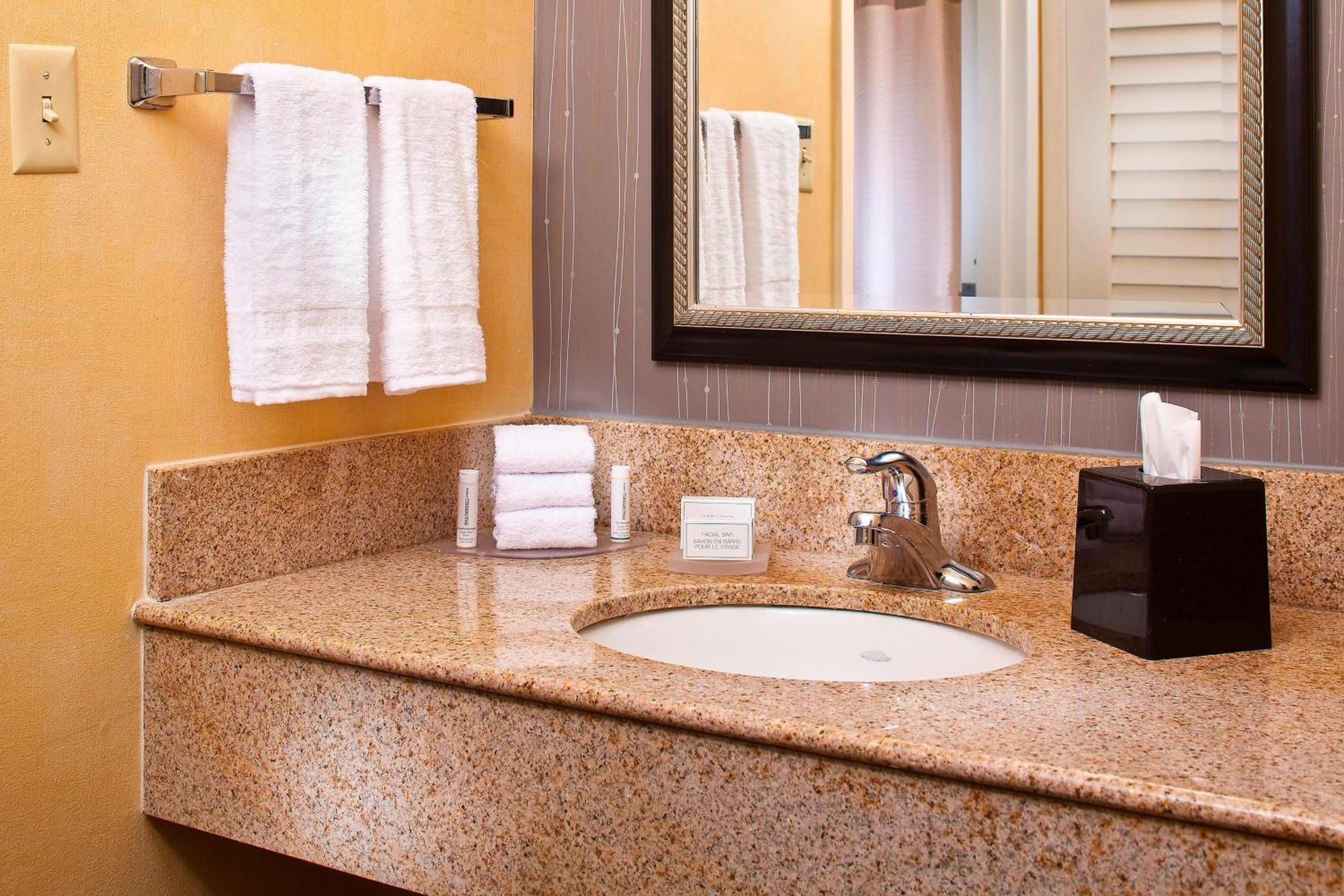 Courtyard By Marriott Huntsville University Drive מראה חיצוני תמונה