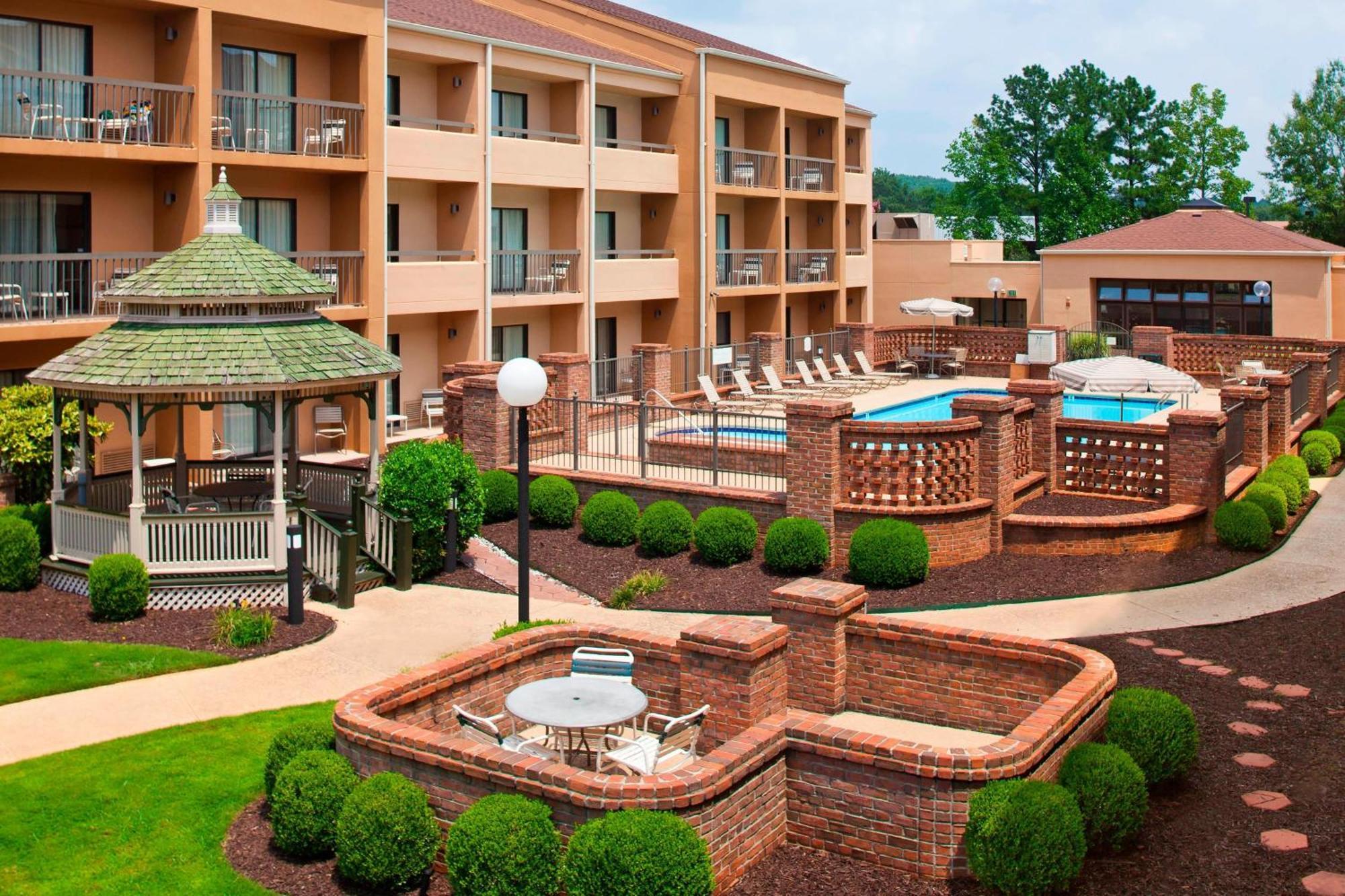 Courtyard By Marriott Huntsville University Drive מראה חיצוני תמונה