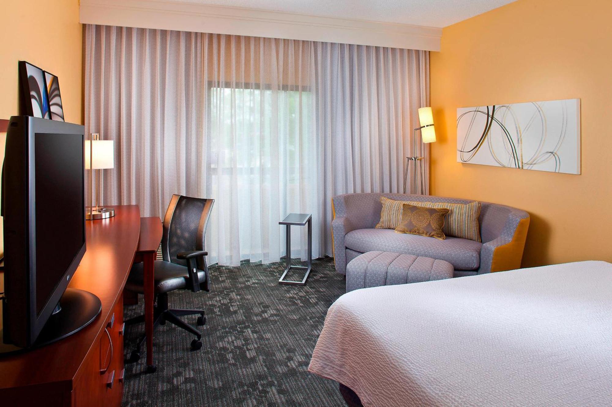 Courtyard By Marriott Huntsville University Drive מראה חיצוני תמונה