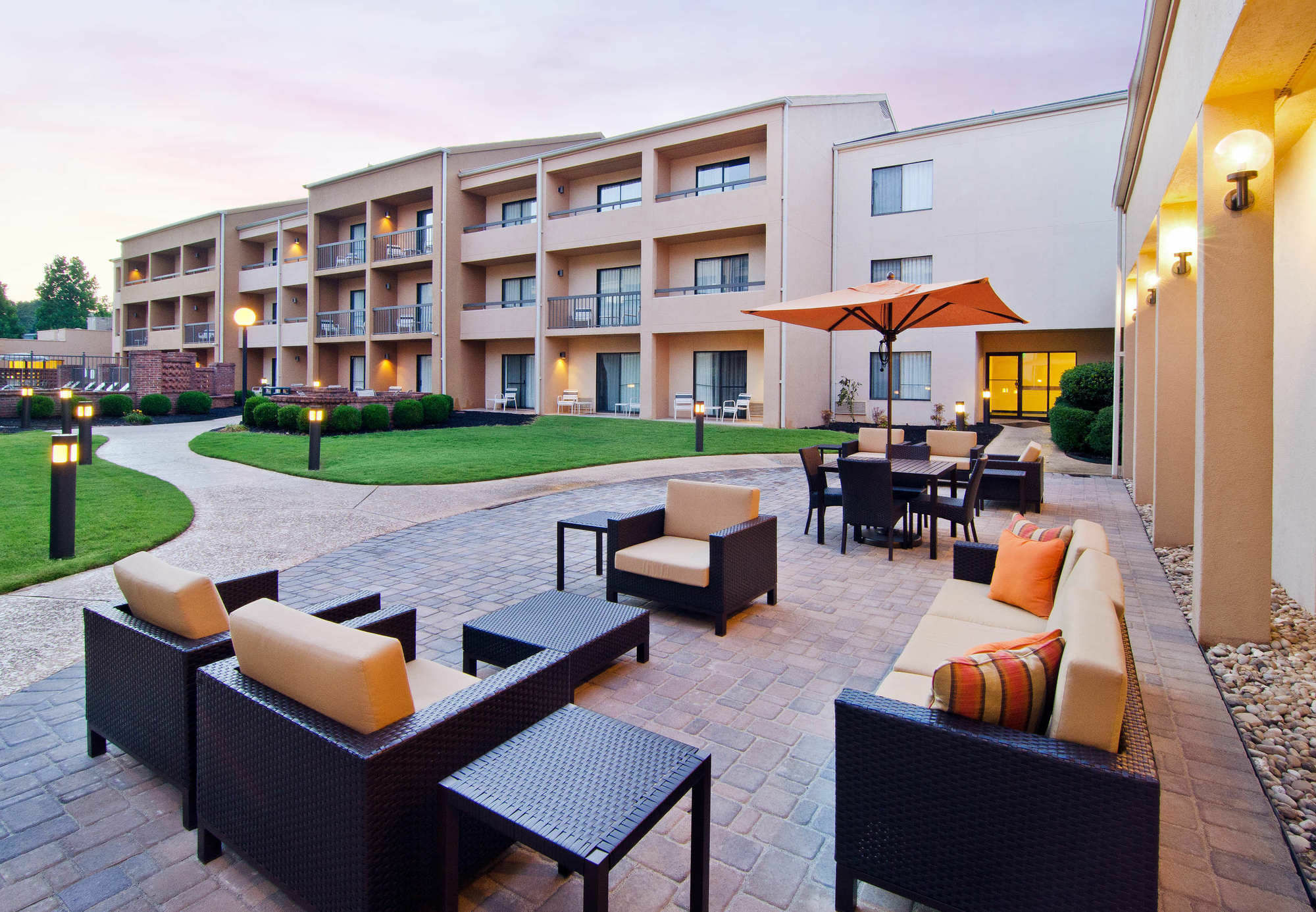 Courtyard By Marriott Huntsville University Drive מראה חיצוני תמונה