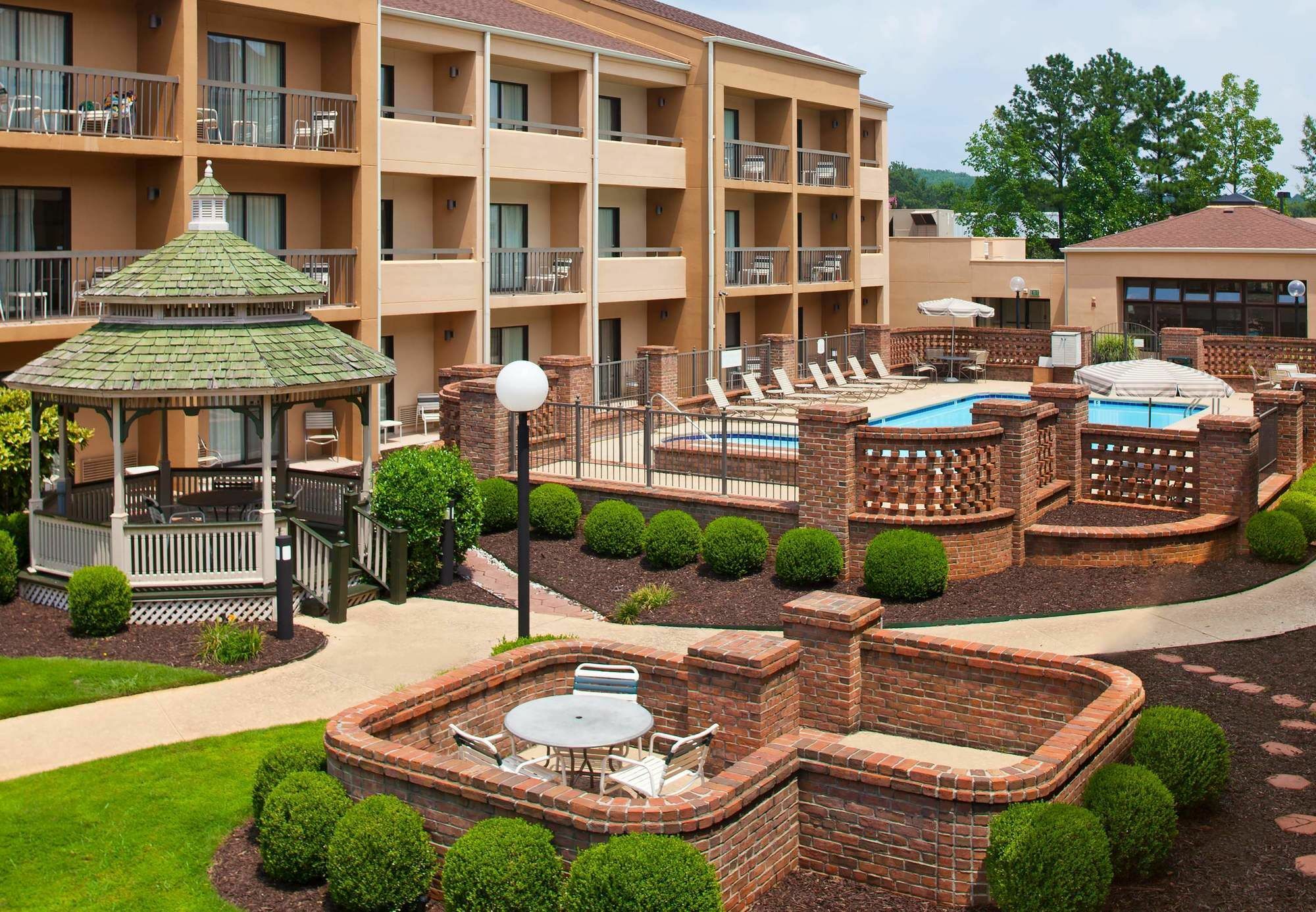 Courtyard By Marriott Huntsville University Drive מראה חיצוני תמונה