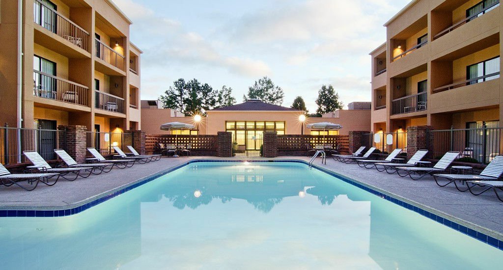 Courtyard By Marriott Huntsville University Drive מראה חיצוני תמונה
